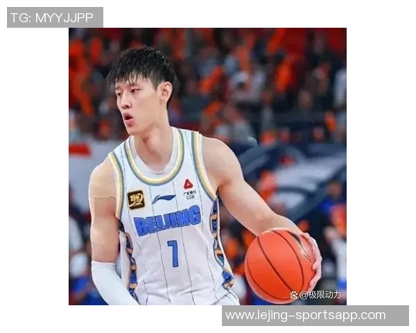 中国赛半场战报布克贡献11分曾凡博未登场托马斯状态火热助太阳暂时领先篮网